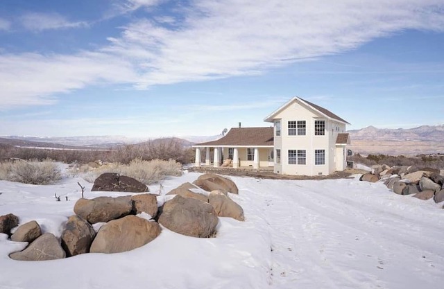 Lone Eagle Haven Close to Powderhorn