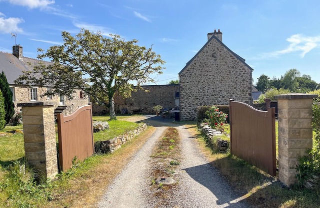 Authentic house in the heart of Rocheville