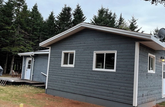 Pine haven cottage two minute drive to provincial park with fabulous beach