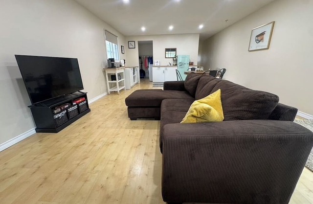 Spacious Private House. Close to everything!