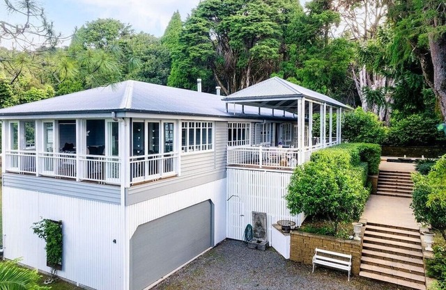 Family-friendly and pet-friendly home surrounded by Springbrook National Park.