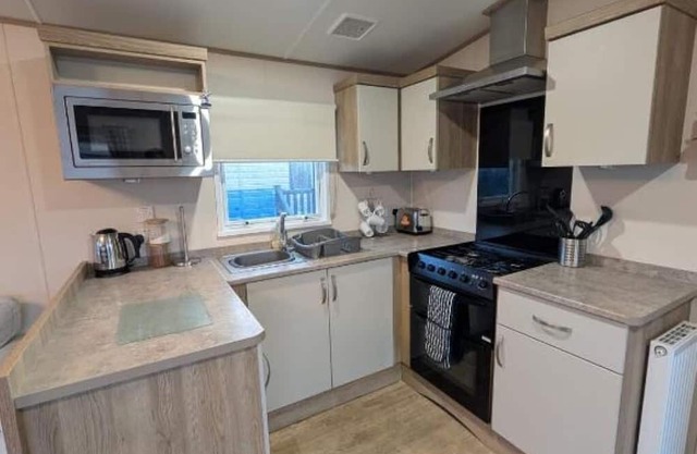 Elegant Caravan Home – Hayling Island, Hampshire, UK