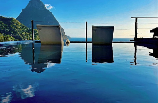 Mid Unit Stay | Queen Size Bed | Near Beach Access