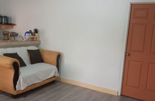 COMFORTABLE room 5 min from XPL Palmerola. For business travelers or stopovers