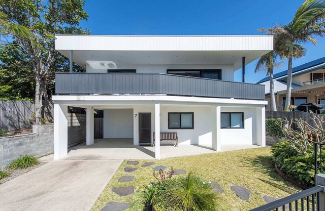 The Bay House - Oceanstays