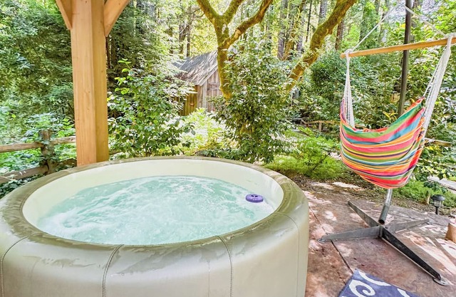 The Coastal Redwood Cabin - Peaceful, serene, with private creek! Dog OK!