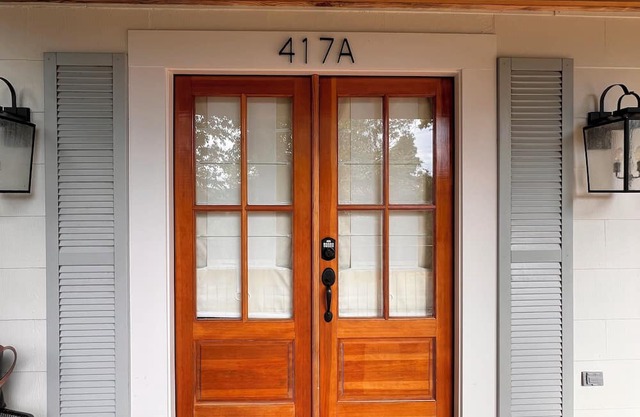 Tranquil Riverfront townhome with AC in charming Columbus