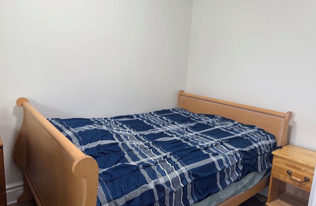 Close to Downtown/university of Guelph Residence room 3