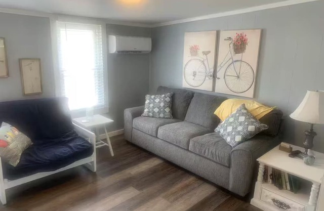 The tree house ,1 bd. lovely loft in historic area
