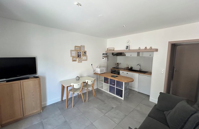 40 m2 apartment with small terrace and parking space