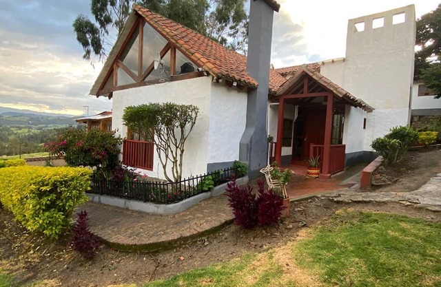 El Paraiso country house. 7 min from downtown paipa.