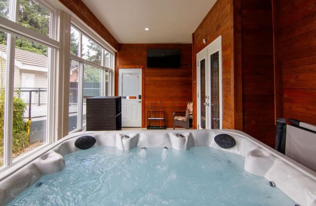 Hot Tub | Games Room | King Bed