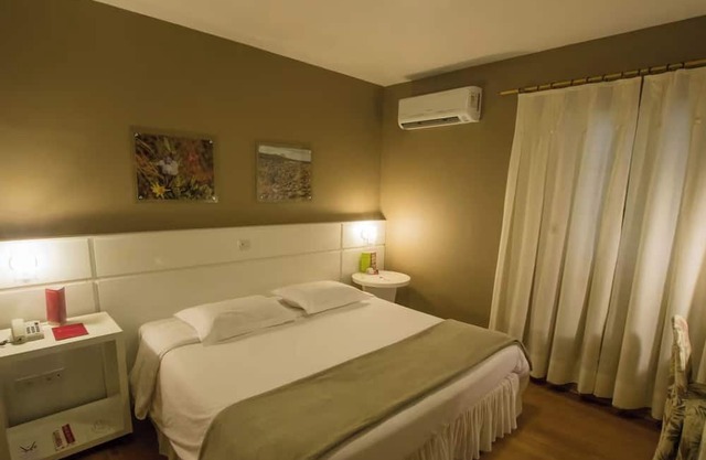 Three Double Room w/ Access to Waterfall Routes, & Stunning Canyon Landscapes