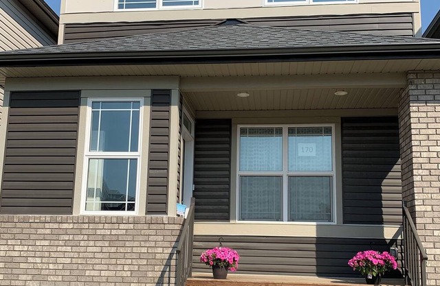 4-bedroom 4-bath new house