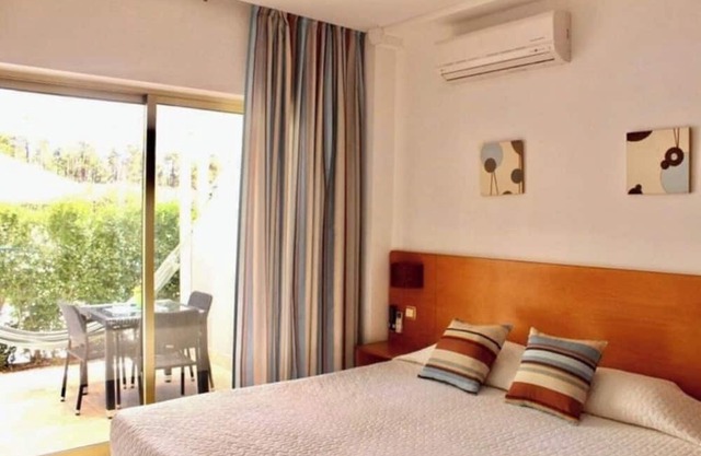 Apt in a 3* Hotel! Pool, Garden & Private Park! 5minutes to Monte Gordo Beach!