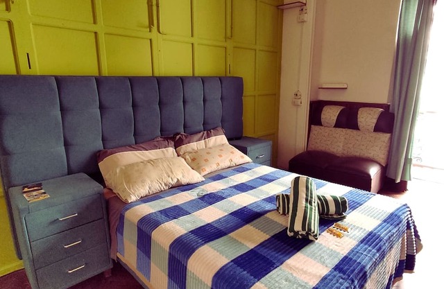 Double room with shared bathroom