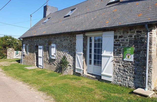 Holiday home with enclosed garden and terrace, near Cotentin beaches