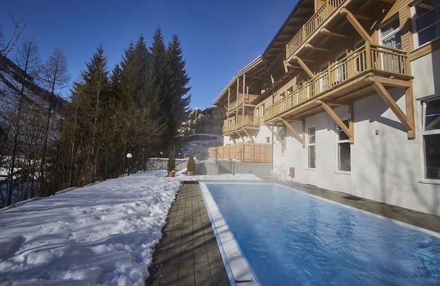 Nice apartment for 8 people with WIFI, pool, TV, balcony, pets allowed and parking