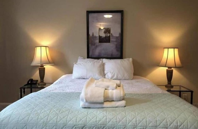 Leaside Executive Entire Home