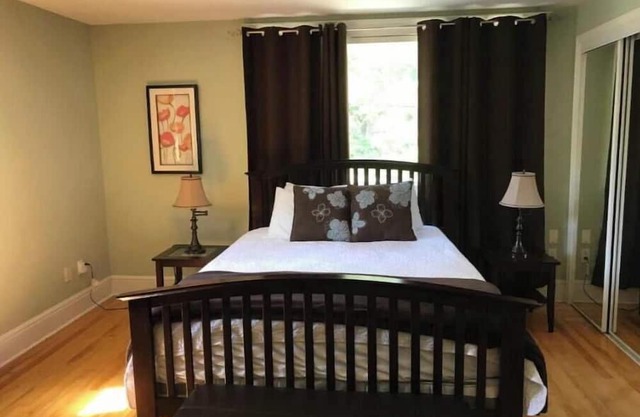 Leaside Executive Two-Bedroom Standard Apartment