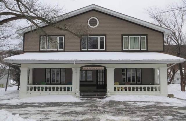 Leaside Executive Apartment Queen Studio