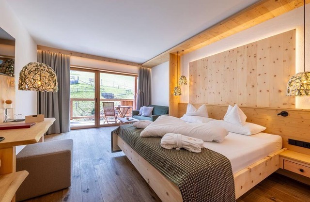 "Zirbe Natur" - double room with shower, WC (4 - 6 nights) - Nature and wellness hotel
