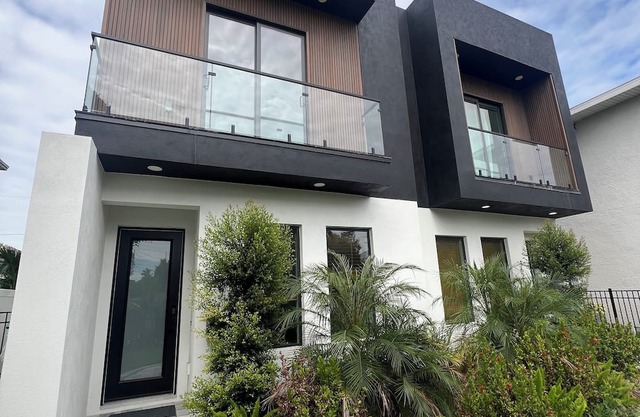 1 mile to Downtown St Petersburg new construction luxury 2,155 sqft home