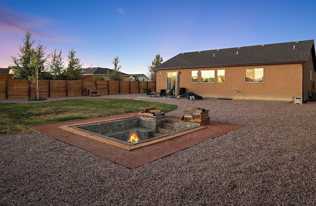 Adventure Meets Comfort - Sleeps 10, Pueblo West Getaway w/Fire Pit + Game Room