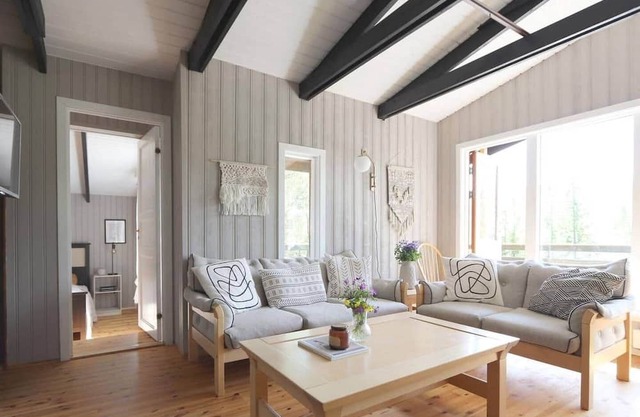 Cosy Cabin Escape with Hot Tub & Lake View