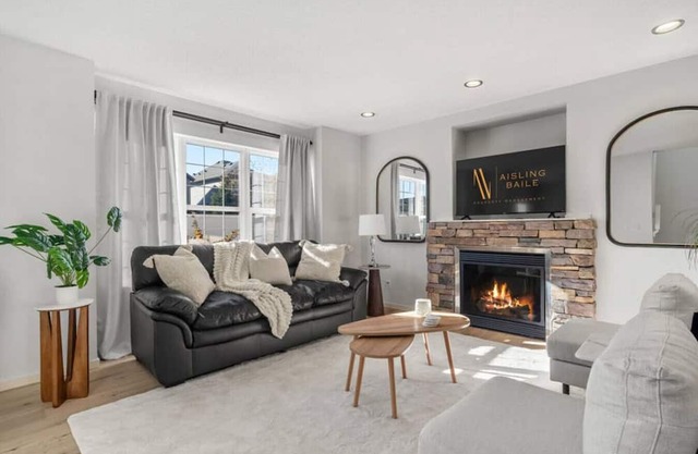 Le Mardi| Fire Pit | Fenced Backyard | AC