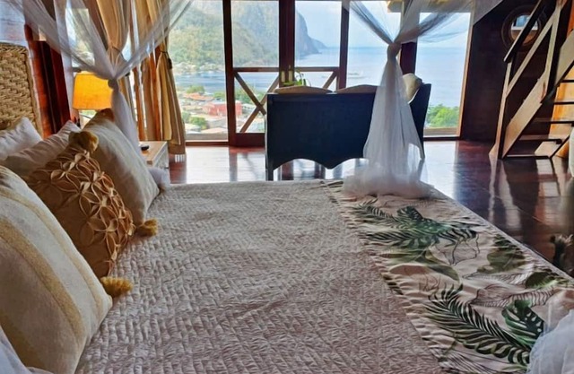 Serene Stay, Scenic Views w/ Breakfast & Spa