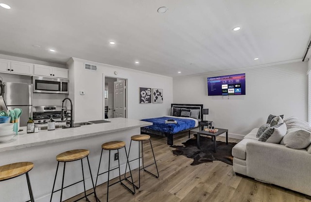 1BD Luxe Stay, Comfy Beds, Near downtown