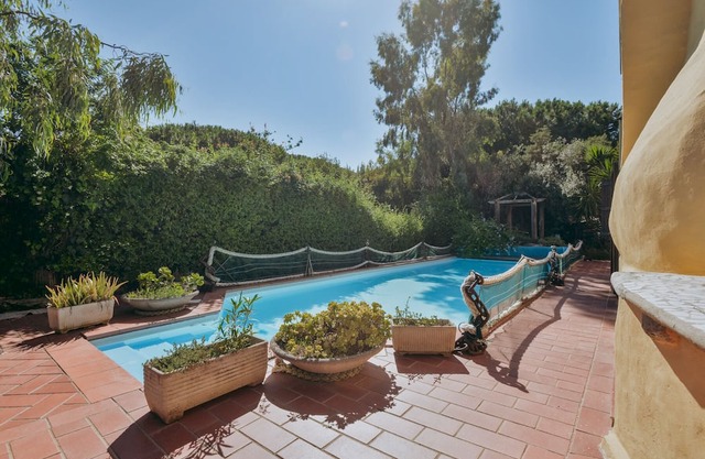 Ideal for groups walking distance from beach