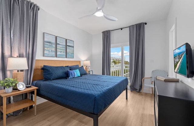Luxury Mid Rise Condo with Amazing View 1 King Bed High End Water Front South Padre Island