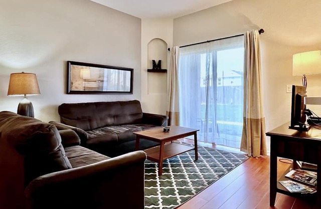 Spacious 4Bd TH Regal Palms 2530CA