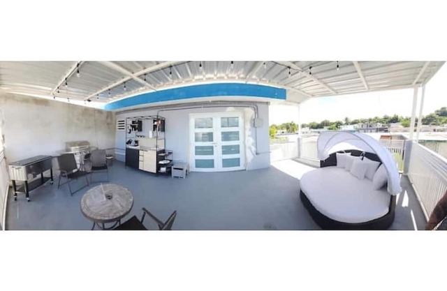 Charming 2-bedroom house with WiFi, AC in wonderful Carolina