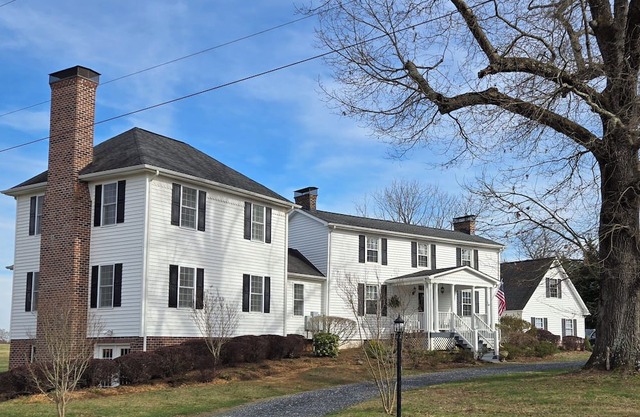 Historic Farmhouse in the Dillwyn countryside. Not far from Farmville.