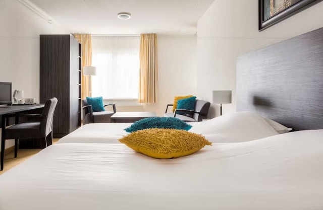 De Bult Getaway: 2 Units w/Pool & Sauna | Near National Parks & Trails