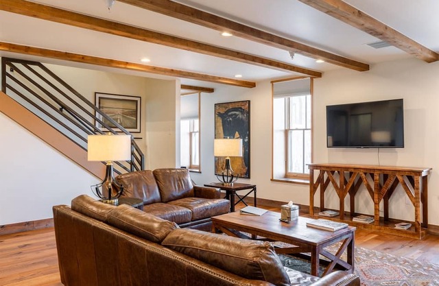 Water Street Residence C: Located just 400 feet from the Plaza!