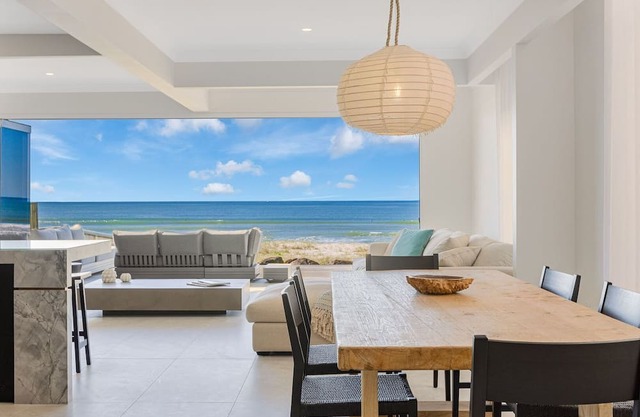 Beach Break on Jefferson . 3 bedroom Beachfront Holiday home with Linen and Wifi included