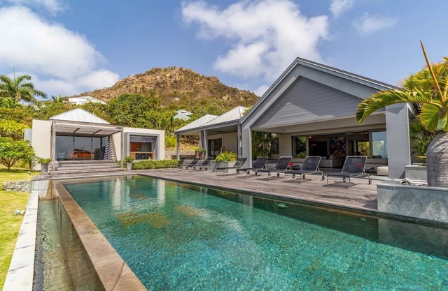 Splendid Villa With a View of Sparkling Ocean