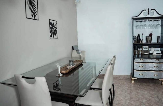 Lovely 4-BR/3BA w. 2 King Beds in Fun Catano w. AC, WiFi, Ferry to Old San Juan