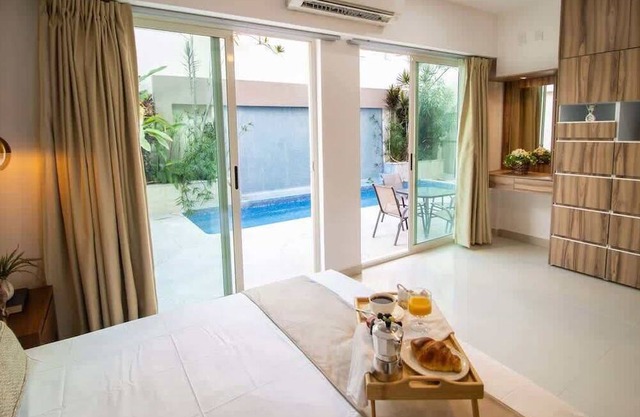 Chic Poolview Studio, Kitchen, Pet Friendly!