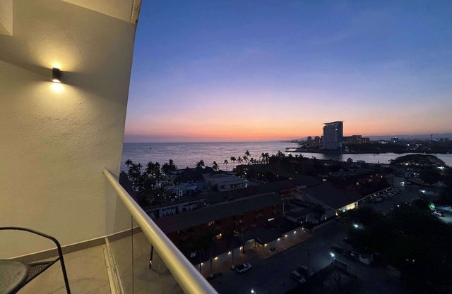 Ocean View 2BD & Pool, Great Location
