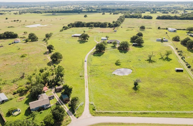 Charming 3-bedroom farmhouse in serene Boyd