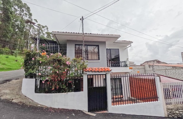 Spacious house in front of a park (pet friendly)