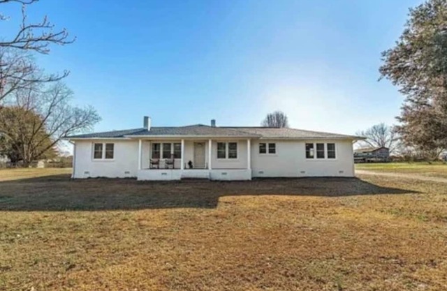 Farmhouse Escape in Batesburg-Leesville! Lake Murray, SC!
