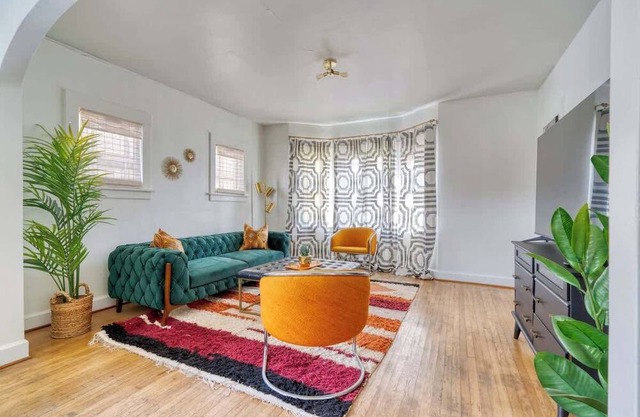 Lively 2BR Old Hollywood Apt ~ 92 WalkScore