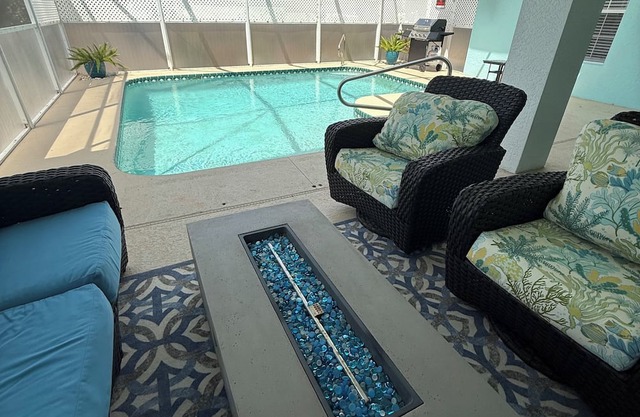 Villa Sunshine: Elegant & Modern 4BR Pool House