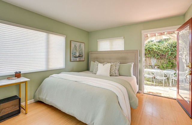 Modern Santa Cruz Studio Near Beach + Hot Tub